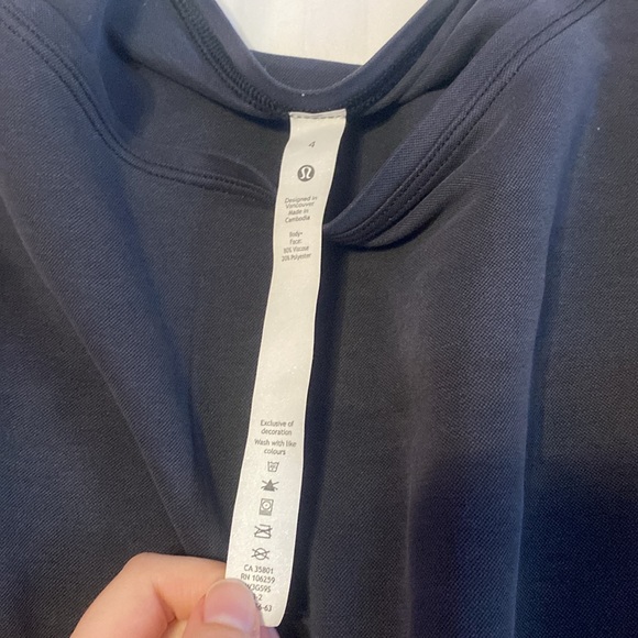 Lululemon T shirt - Picture 3 of 4